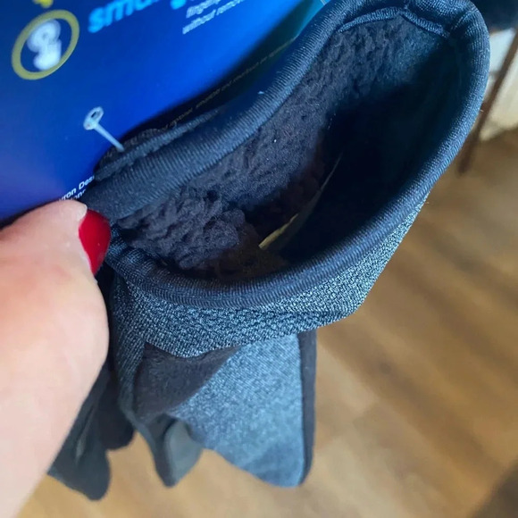 Isotoner Men’s Gloves Medium NEW smart touch smart dri black gray - Picture 9 of 10